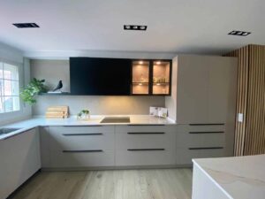 Cocina de lujo moderna blanca HabitArt Proyectos